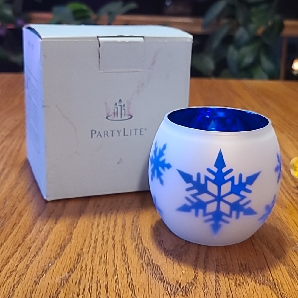 Partylite Snowflake Tealight Holder - Picture 1 of 9